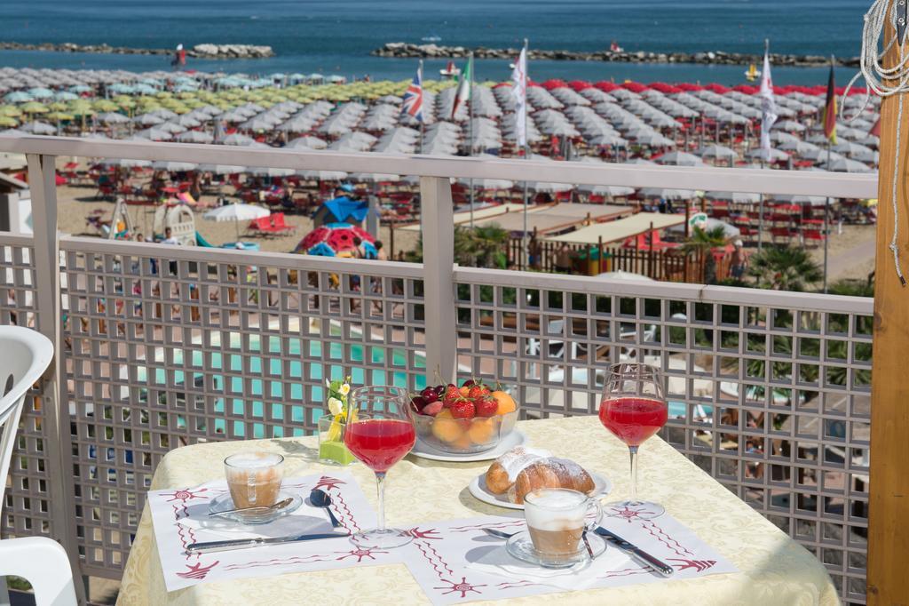 Hotel Napoleon Cattolica Exterior foto