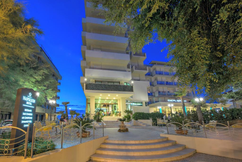 Hotel Napoleon Cattolica Exterior foto