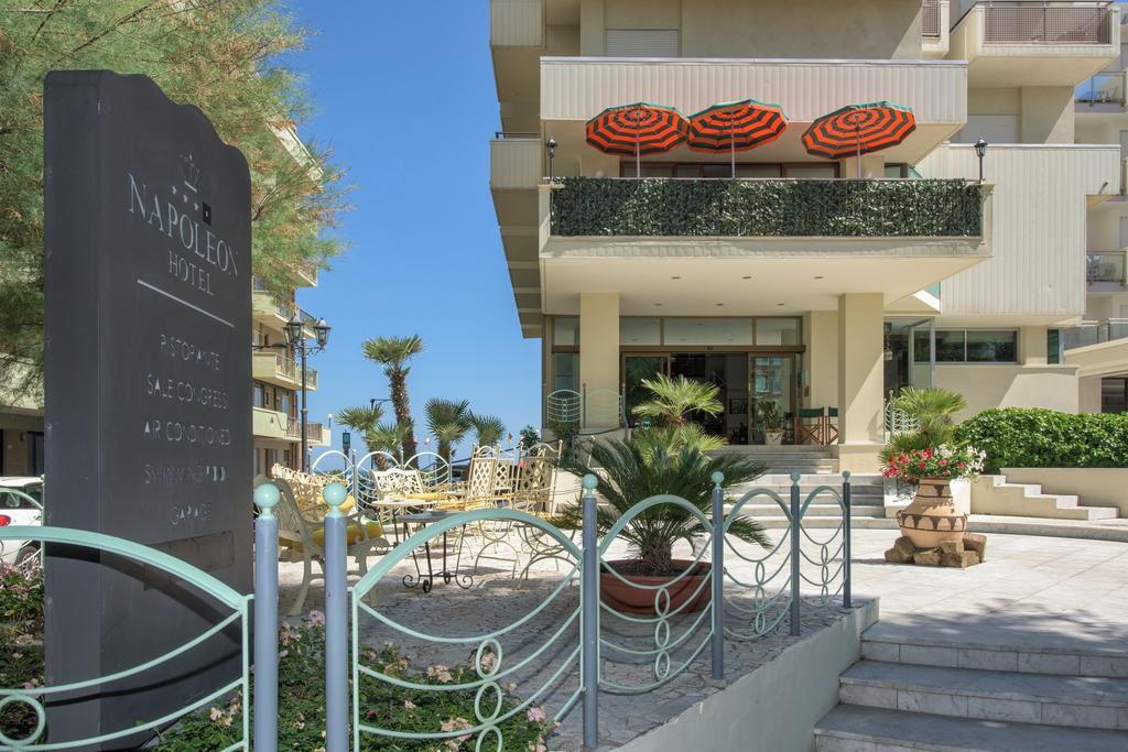 Hotel Napoleon Cattolica Exterior foto