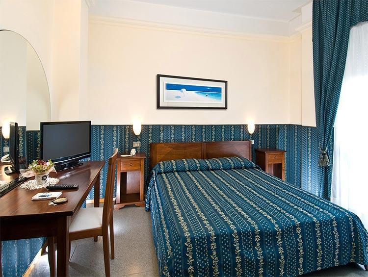Hotel Napoleon Cattolica Exterior foto